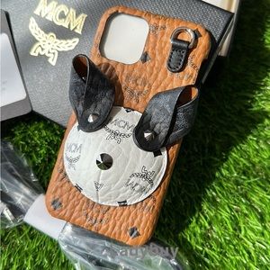 🐰MCM rabbit Cognac White Coated Canvas iPhone
11 Pro Case with Lanyard